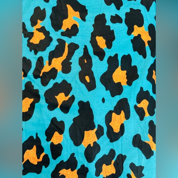 NWOT Cheetah Print Cap Sleeve V-Neck Top. Size L (8/10) Color Aqua, Burnt Orange - Picture 4 of 6